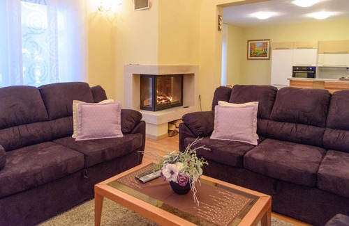 Jasenak House | Gorgeous home in Jasenak with sauna