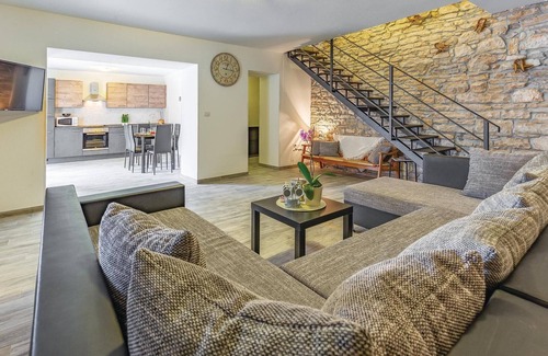 Mali Vareski House | Gorgeous home in Peruski with WiFi