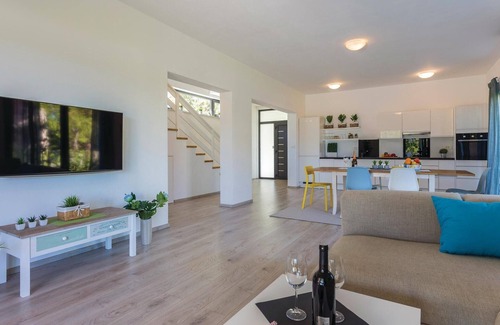 Premantura House | Gorgeous home in Premantura with WiFi