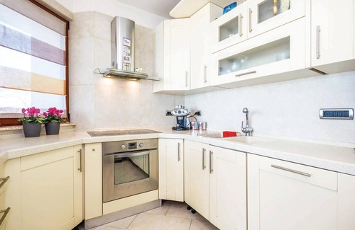 Sarsoni House | Gorgeous home in Rijeka with kitchen