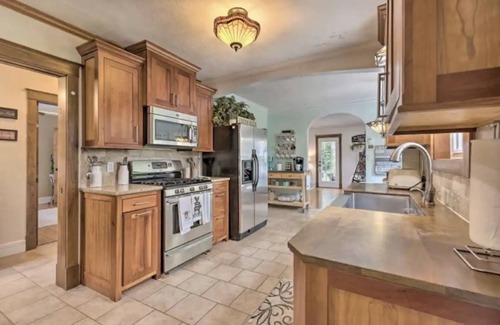 Cabool House | Gorgeous home outdoor covered bar & minutes from floats, cliffs, tubing