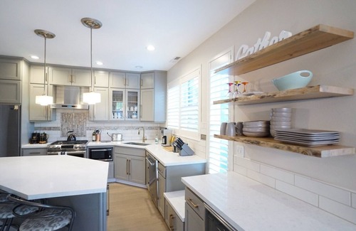Sherwood - Tualatin South House | Gorgeous Lake Front Home, Central Location