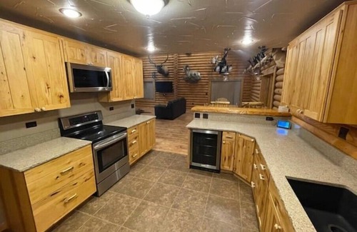 Thermopolis Cabin | Gorgeous Log Home with Incredible Viewsn