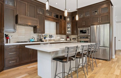 Vancouver South House | Gorgeous luxury 7 bedroom property (2 suites together as one rental)