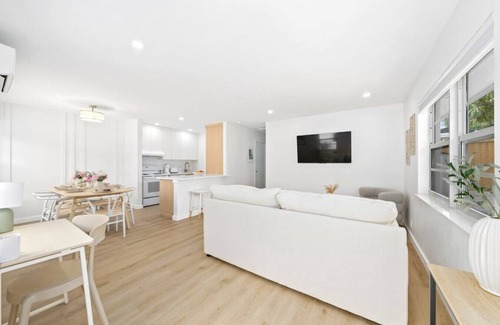 Parrot Cove Apartment | Gorgeous & Modern 2BR Near the beach! - Villa 3