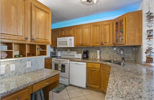 Key Largo Apartment | Gorgeous Moon Bay Condo Heated Pool Beach