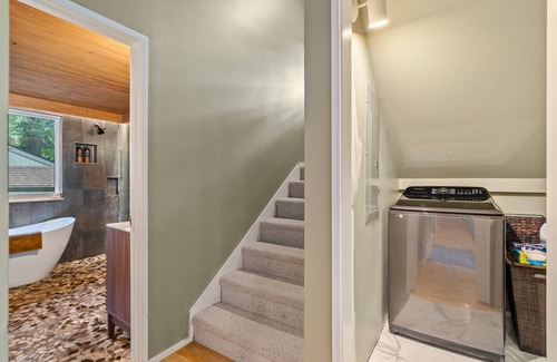 West Slope House | Gorgeous Portland home in the West Slope neighborhood adjacent to everything!
