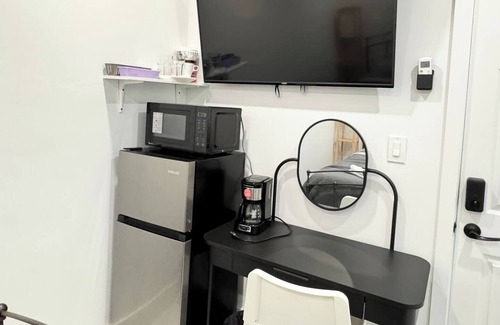 West Little Havana Hotel | Gorgeous Private Room, Near the Airport - Free Parking