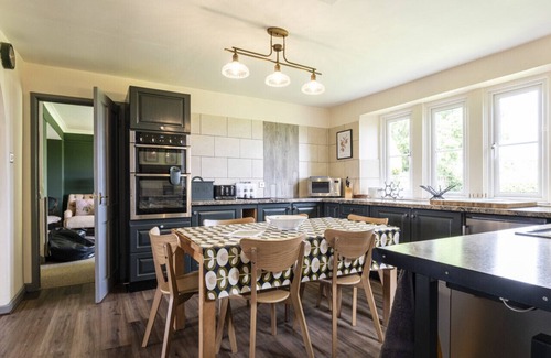 Norton St. Philip House | Gorgeous Rural 4 Bed Farm Cottage - With Hot Tub!