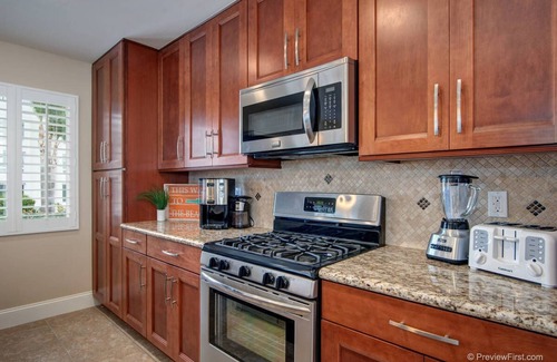 Townsite Condo | GORGEOUS & SPACIOUS FRONT OCEAN VIEW 2-KING BEDROOMS, LG DECK STEPS TO THE BEACH