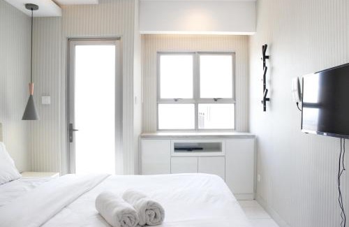 Cibaduyut Apartment | Gorgeous Studio at Mekarwangi Square Apartment with Mountain View By Travelio