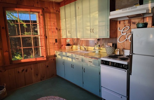 Lake Pleasant Cottage | Gorgeous Sunsets, steps away from Lake Pleasant Golf Course!