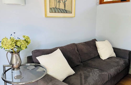 Del Rey House | Gorgeous upscale 1-bedroom suite by beach, hip restaurants, bars. Pet Friendly!