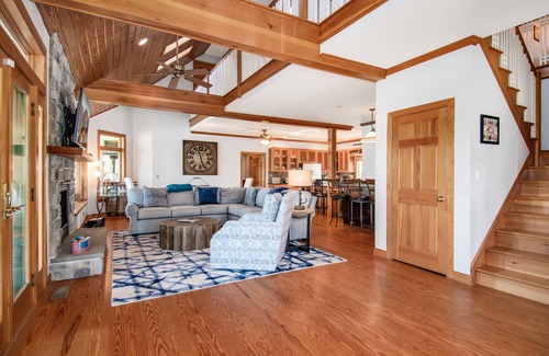 Oxford House | Gorgeous Waterfront