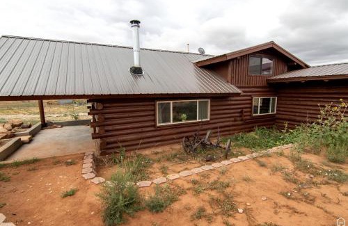 Blanding House | Gorgeous Wooden Rustic Cabin in Blanding, Utah