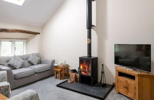 Eglwysbach House | GORSE BARN - A cosy barn conversion in North Wales with a log burner
