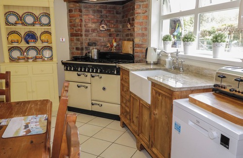 Glenariff House | GORTIN COTTAGE, family friendly, with open fire in Glenariff