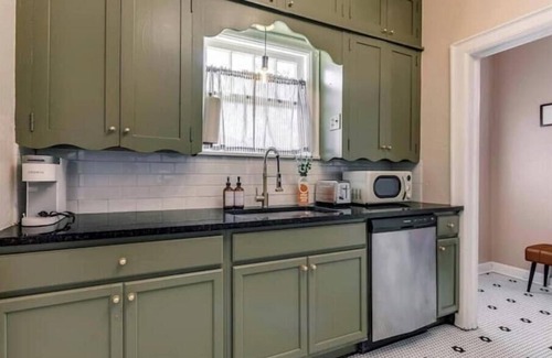 Lincoln Terrace House | Governor's neighborhood OR med