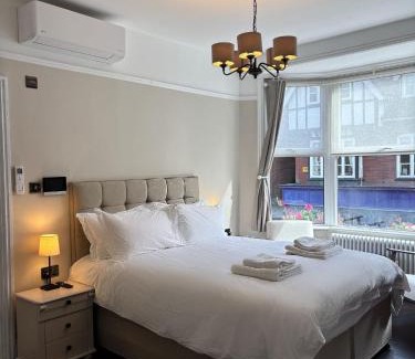 Tring Apartment | Grace's Guesthouse 68b
