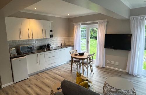 Constantia Apartment | Grace Suite - charming 1 bed suite with Solar