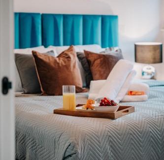 The Westside Apartment | Grade II Stunning City Living, City centre, Fast WiFi, Families, Contractors
