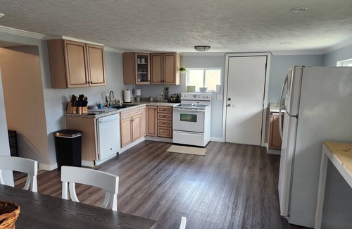 La Follette House | Graham’s Getaway- spacious vacation home close to Powell Valley Marina