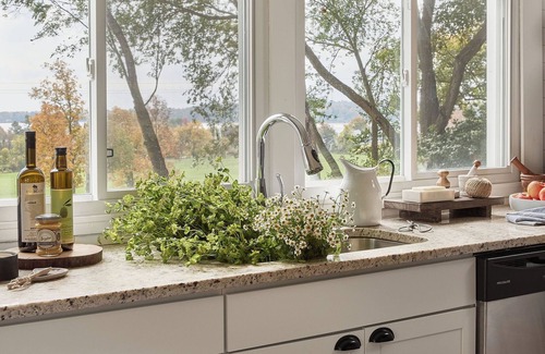 Waupoos House | Gran Roble - A Charming Countryside Retreat