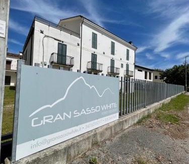 Colledara House | Gran sasso white house