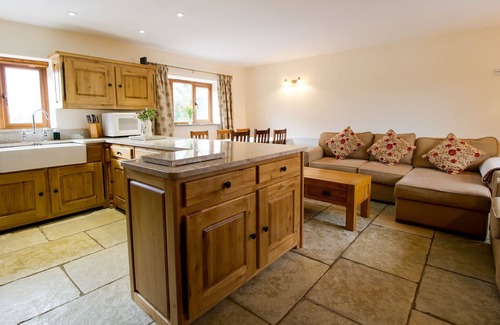 Alcester House | Granary at Oaks Barn Farm, Kadai fire bowl & optional hot tub, country location