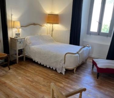 Florac Apartment | Grand appartement de charme avec parking privé