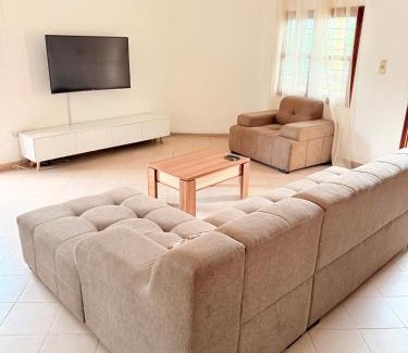 Abomey-Calavi Apartment | Grand appartement non loin du centre de Cotonou