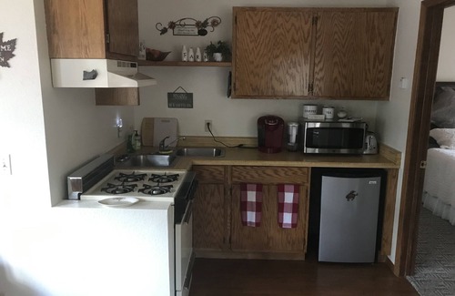 Parks Cottage | Grand Canyon Cottage@Historic Wrigley Ranch-Horseback Riding-Shooting-DogsOK!