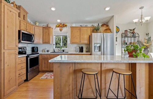 Williams House | Grand Canyon Retreat w/Hot Tub,Fire Pit, laundry, and view. Private & Secluded