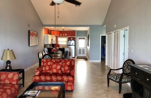 East End Resort | Grand Cayman, Morritts Grand Penthouse Suite - Panoramic Ocean Front View.