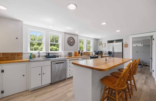 Concord House | Grand Country Estate with Modern Comforts