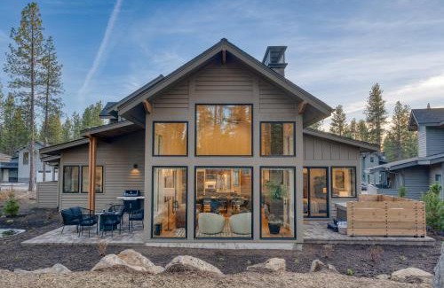 Sunriver House | Grand Fir by AvantStay Hot Tub and Firepit