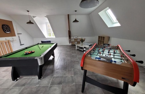 Villedieu-les-Poeles House | Grand gîte citadin avec SPA, billard, babyfoot