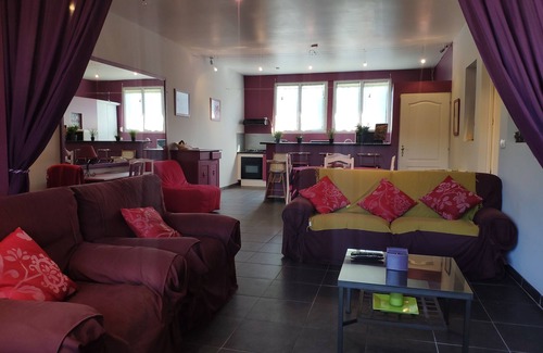Hoerdt House | Grand Gîte Familial Pour 6 à 9 Personnes. Situé en Zone Hippique au Calme