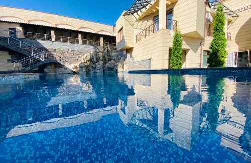Nork-Marash Hotel | Grand Hills