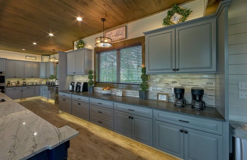 Pigeon Forge Cabin | Grand LeConte Lodge | 21BR Luxury Estate w/Pool, Theater, Arcade, Sleeps 96