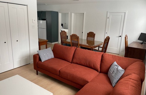 Aylmer Apartment | Grand & Lumineux Demi Sous-sol