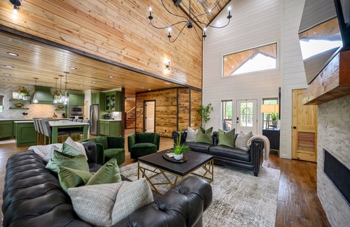 Broken Bow Cabin | Grand Marquee|Sleeps 30|Creekside|Game Room