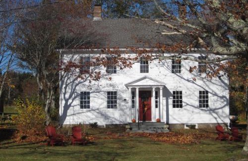 Granville Ferry Bed & Breakfast | Grand Oak Manor Bed and Breakfast
