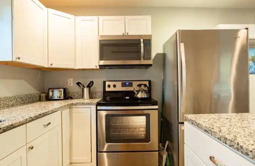 Charleston Cottage | Grand Oaks Cottage: Ideal Location! New Fire Pit!