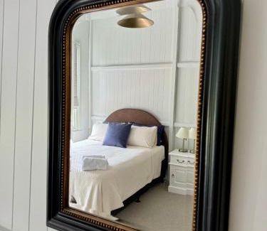 Crows Nest Hotel | Grand Old Crow Hotel