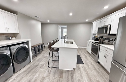 Westfield House | Grand Park Lodge -5 BDRM, 4 Full BA Home next to Grand Park!