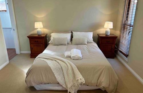 Wodonga House | Grand retreat in peaceful street
