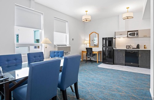 Trail Apartment | Grand Riverside Suite - 2 Kings with Kitchen