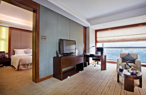 Longhua District Hotel | Grand Skylight International Hotel Shenzhen Guanlan, Near Metro Station, Huawei, Foxcnn, Shenzhen North Railway