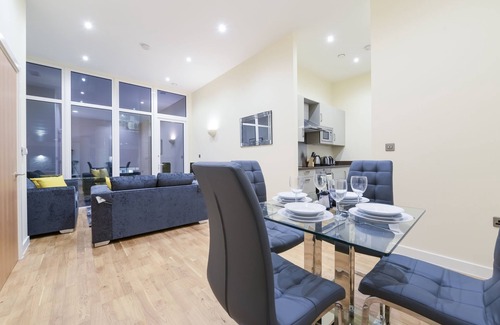 Chelmsford Apartment | Grand Springs, 2 Bed Apartment In City Centre, Stone's Throw To Station